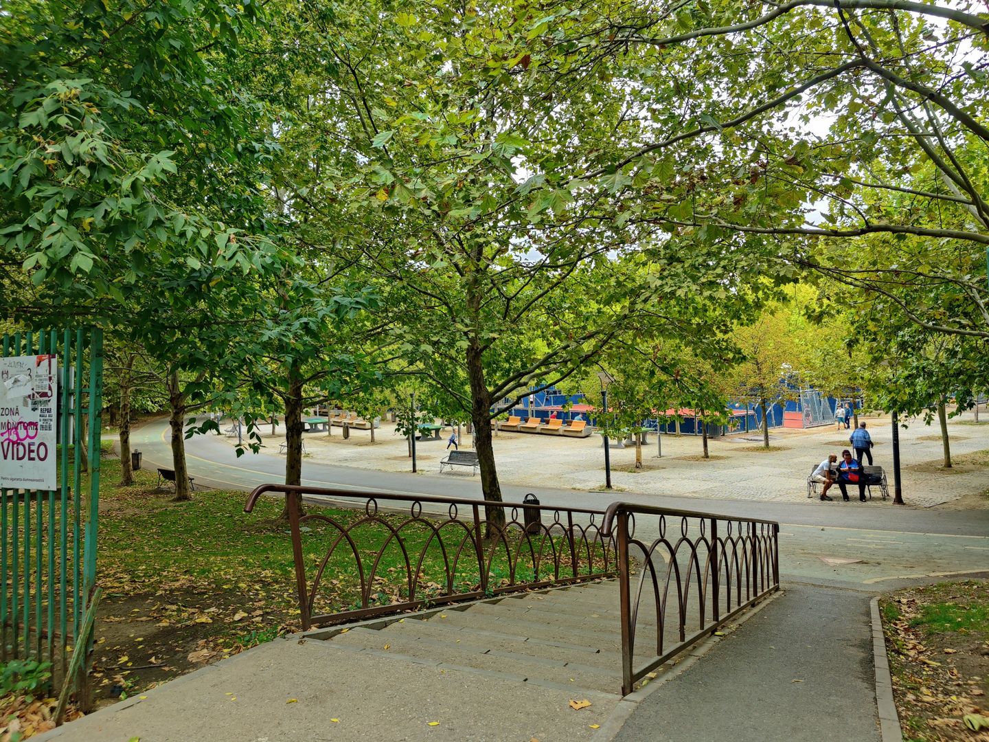 Prima inchirere,  strada Odobesti la intrarea in parc - Poză 19