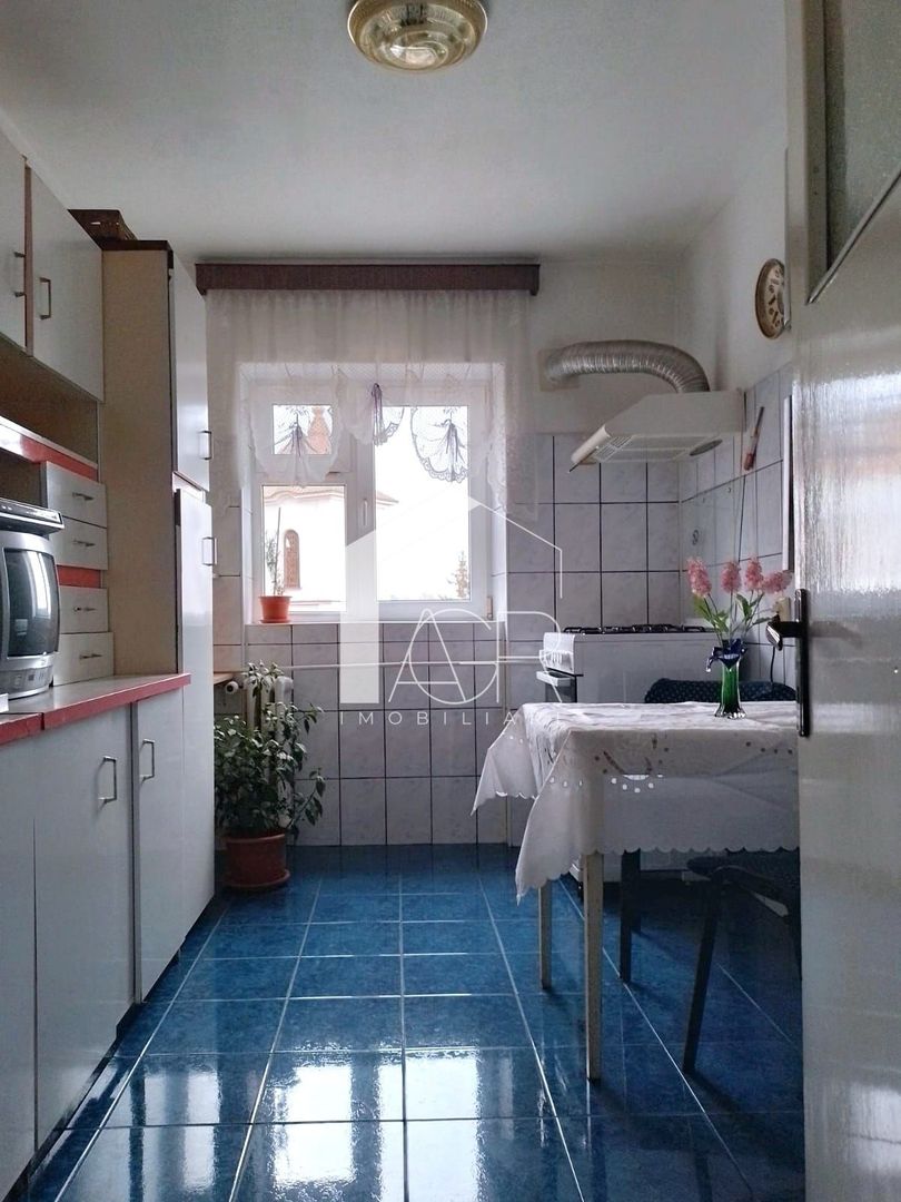 Apartament cu 3 camere, decomandat, zona Republicii - Poză 3