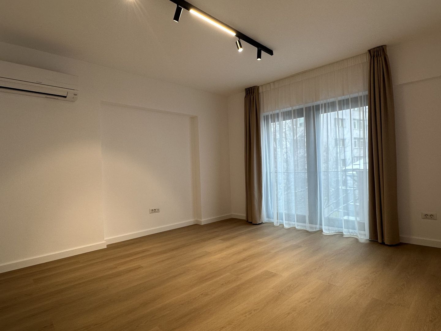 Apartament 3 camere de inchiriat Victoriei - Poză 2