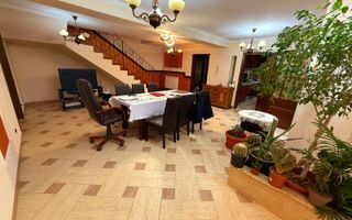 Cauți o casă mare sau spațiu pentru business? Aici le ai pe ambele! - Poză 28