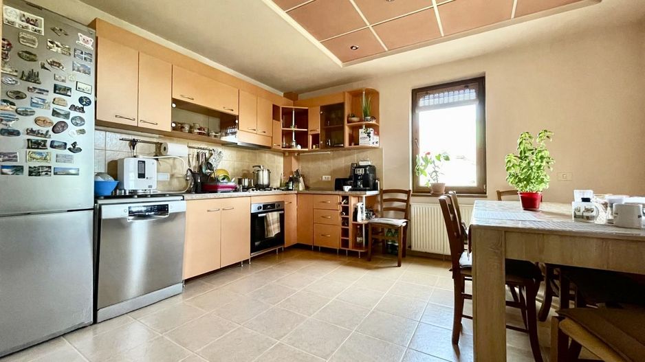 Casă spațioasă, confort ridicat, garaj și teren generos, zona Aradului - Poză 15