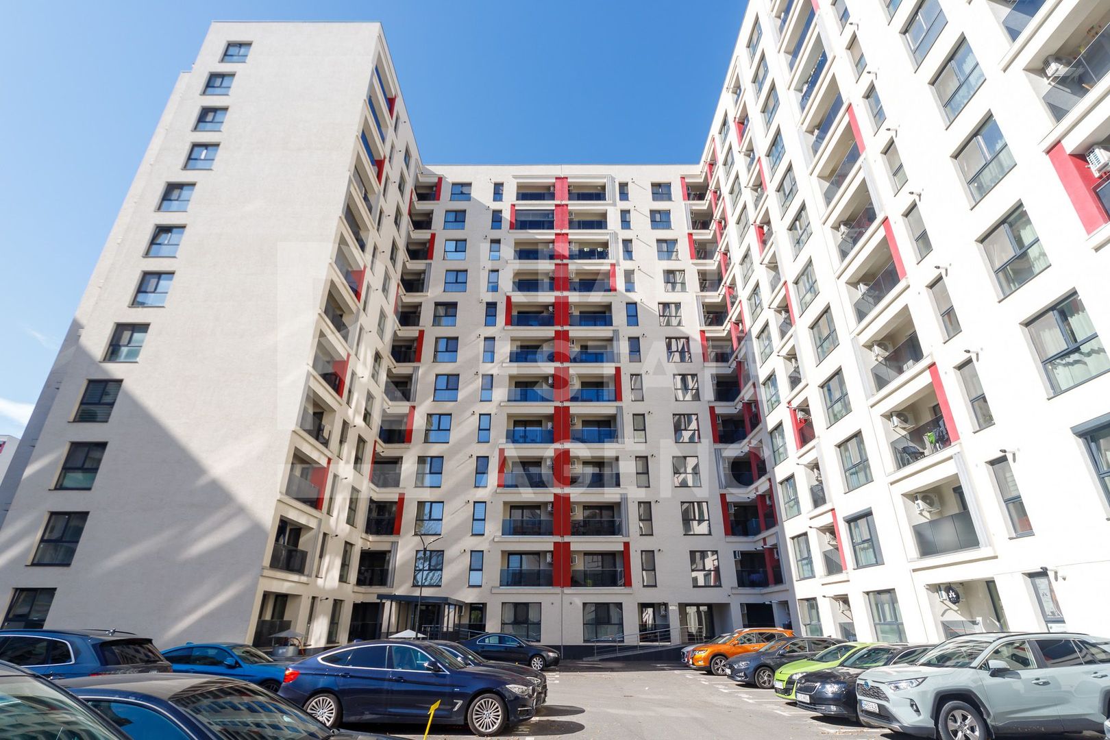 Vânzare, apartament cu 3 camere în zona Lujerului - Poză 1