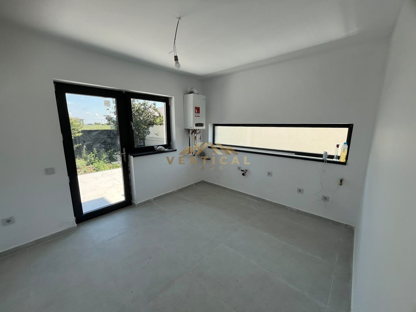Casă Individuală  P+1 cu 4 Camere și Curte Generoasă Berceni/Ilfov - Poză 4