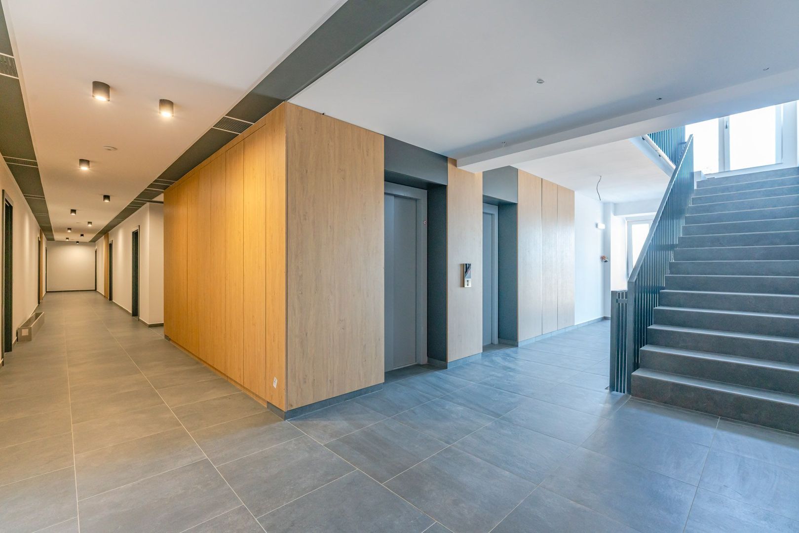 Studio Bartolomeu | 43 mp + Balcon 10 mp | Etaj 5/8 | Sală Polivalentă - Poză 13