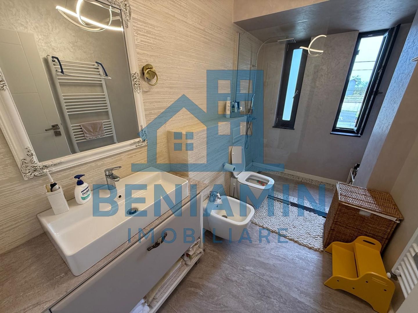 Vila ultramoderna Consul cu piscina si design impresionant - Poză 19