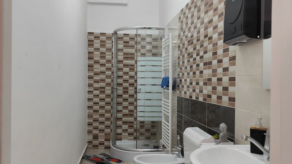 Spatiu birou de inchiriat, situat pe str.I.Vulcan, Oradea - Poză 9
