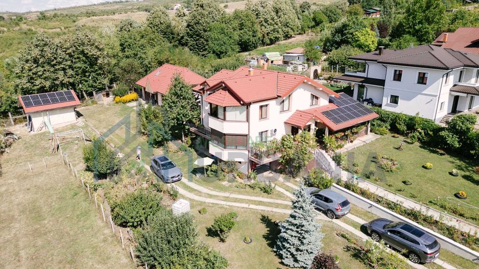 Proprietate generoasă în Bucium, Iași – casă de 300 mp cu teren și construcții secundare - Poză 4