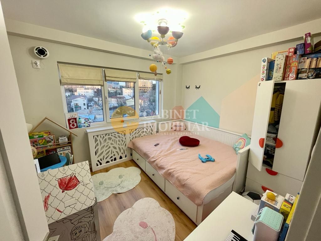 Apartament cu 3 camere - Etaj Intermediar - Bloc Fara Risc - Podu Ros - Poză 3