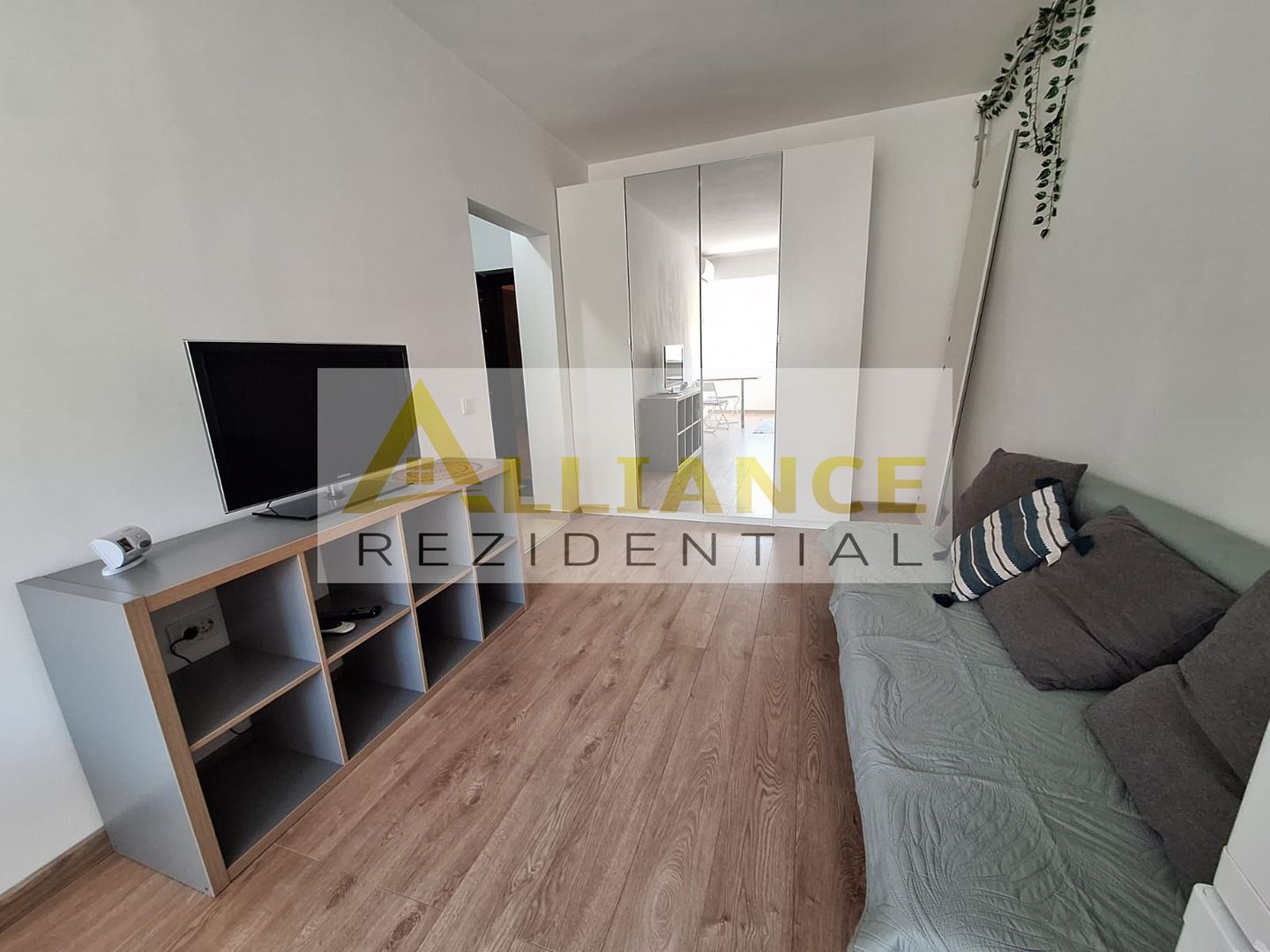 EXCLUSIVITATE - STUDIO DE VANZARE | MOBILAT UTILAT + BOXA - 78.000EUR - Poză 1