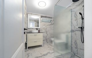Ocazie rară: Casă în zona Spitalului Municipal Roman - Poză 10