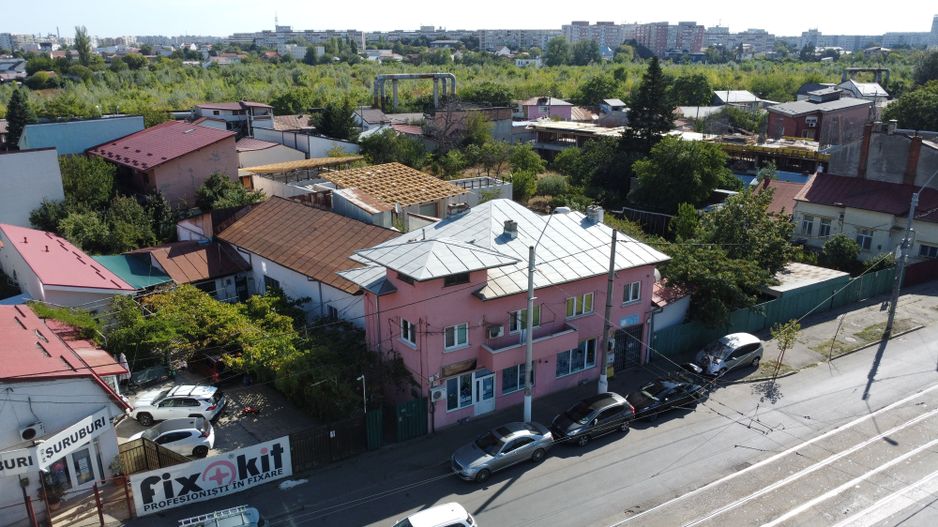 De vanzare apartament de 94MP cu curte de 90 MP - Poză 12