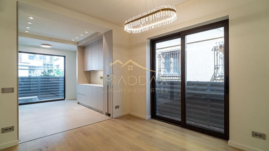 Vila Unica Noua cu 8 camere *300mp* /fotovoltaice si pompa cladura// Dorobanti - Poză 3