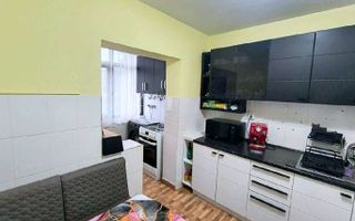 De inchiriat apartament 3 camere Micro 16, 450 euro - Poză 2
