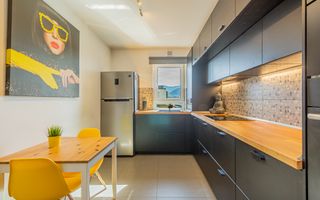 Kasper Coresi, Apartament 3 camere decomandat, 2 bai, parcare+boxa - Poză 1