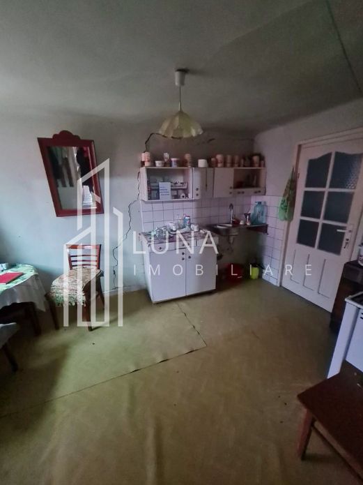 Casă cu teren de 1.000 m² – utilități complete, ideală pentru renovare - Poză 5