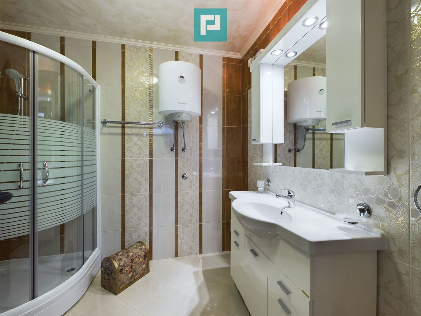 Vilă luxoasă cu o casă de oaspeți în Serbia - Poză 16