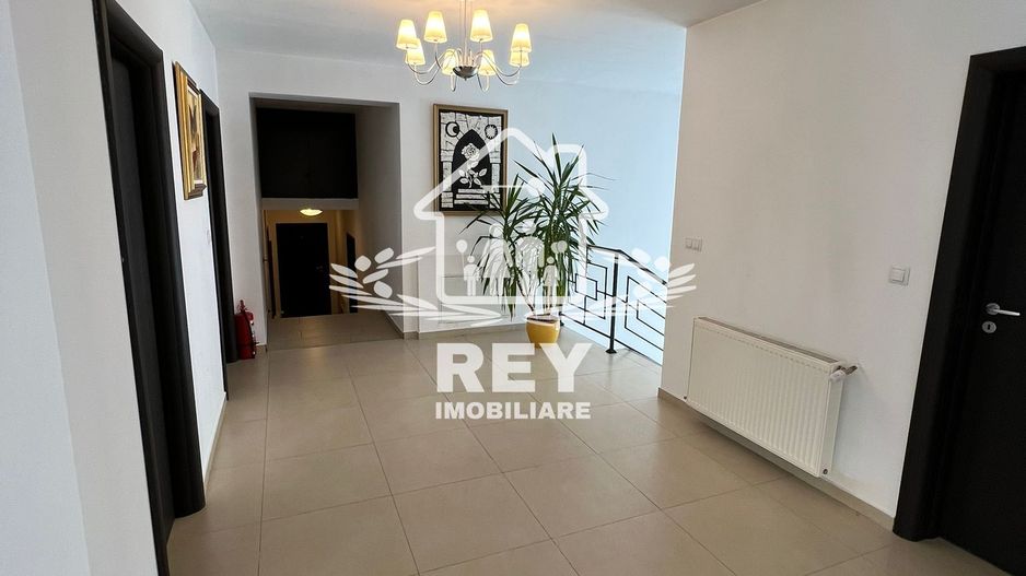 Vila / Hotel de vânzare în Păltiniș - Poză 15