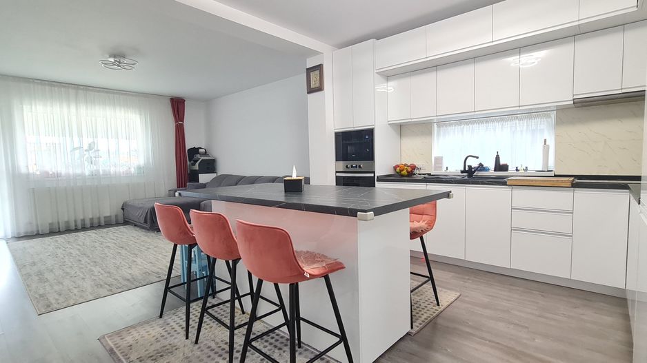 Casa mobilata si utilata in Cartier Izvor Tarlungeni Brasov - Poză 2