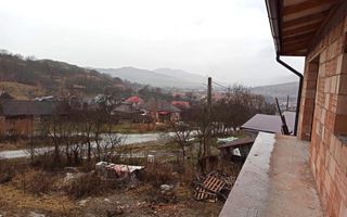 Casa la rosu 212 mp-terasa 25 mp-balcon 11 mp-teren 1034 mp-Teaca - Poză 4