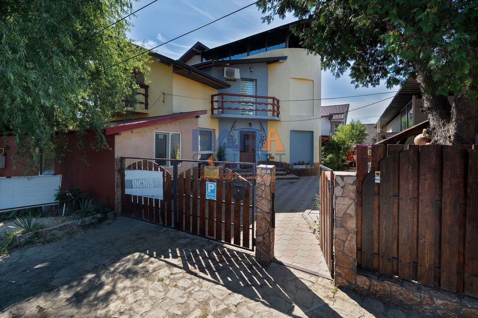 Vilă din cărămidă cu 4 dormitoare și 3 băi - Poză 1