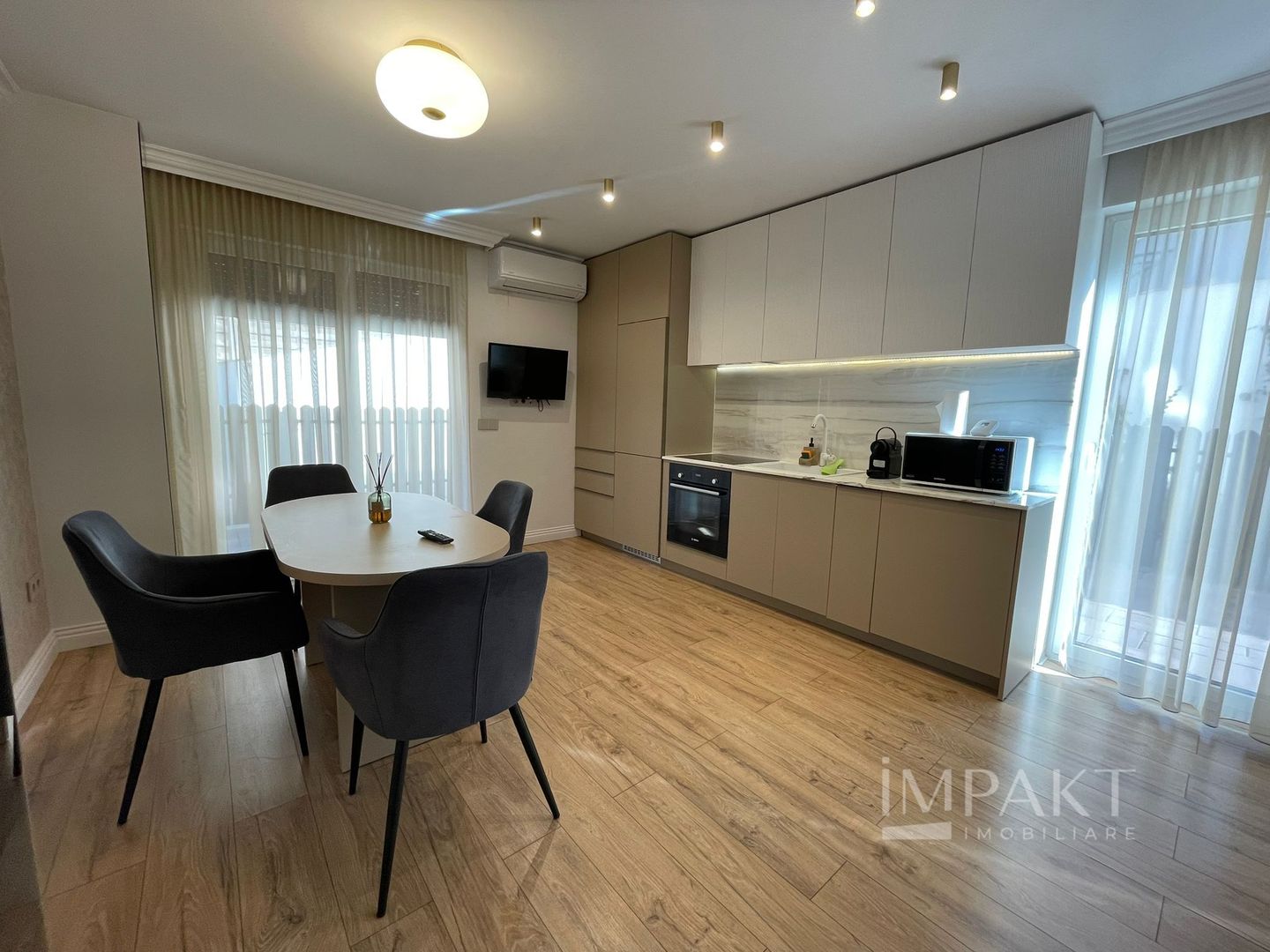 Apartament superb de locuit sau investitie in zona centrala cu 3 camere! - Poză 1