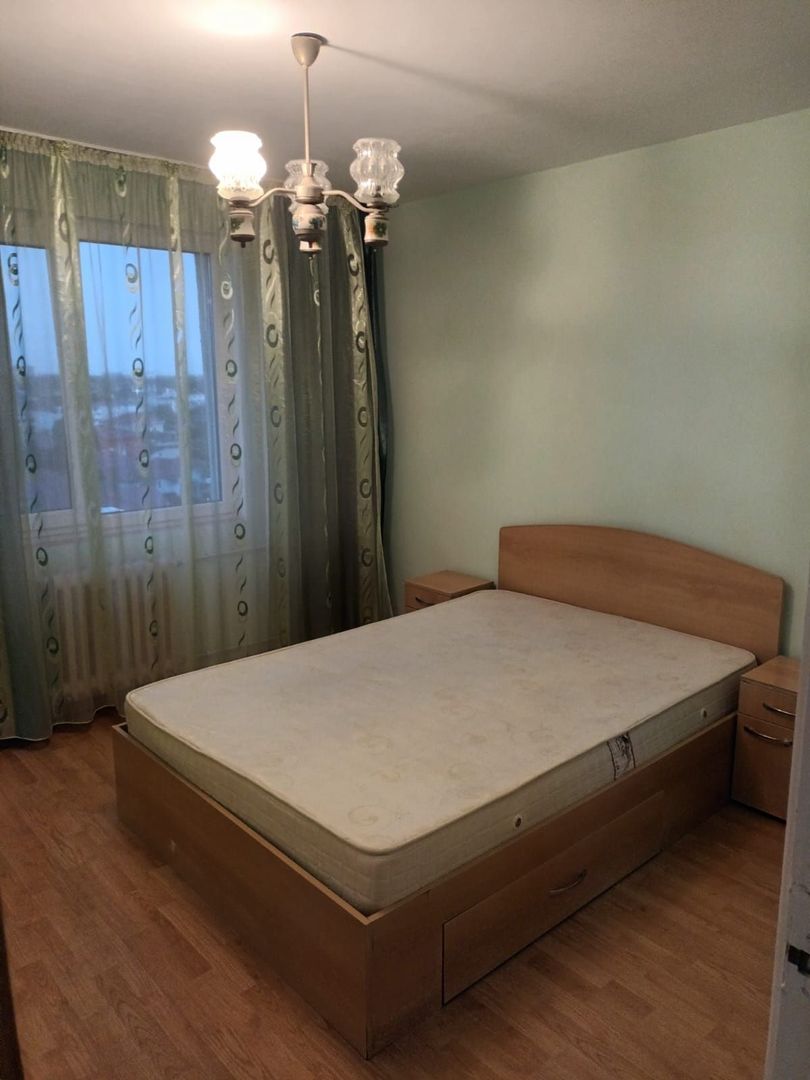 apartament 3 camere decomandat,metrou  zona Trapezului - Poză 1