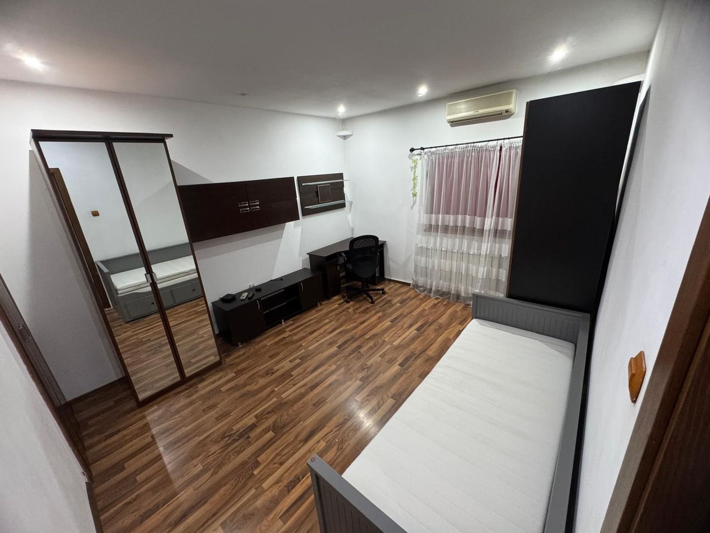 Decomandat 2 Camere Soseaua Giurgiului 78mp - Poză 2