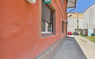 Apartament cu 2 camere și curte ultracentral - Poză 9