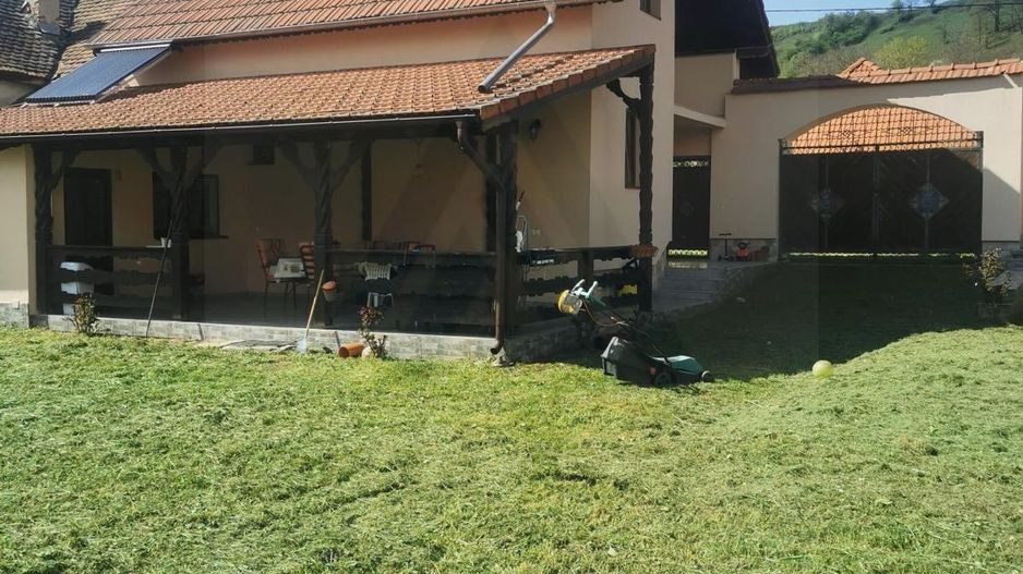 Casa individuala cu garaj 60 mp si teren+gradina 2650 mp in Porumbacu - Poză 6