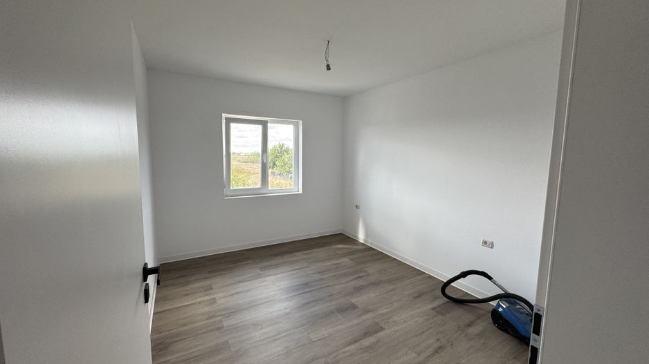 1\2 Duplex Utvin P+E,4Camere,2 Bai,Toate Utilitatile - Poză 7