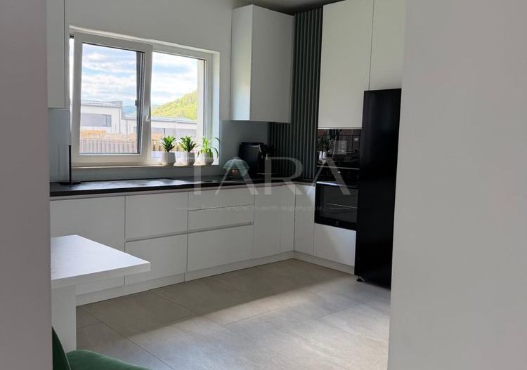 Duplex modern cu curte proprie, în zonă liniștită, aproape de pădure. - Poză 2