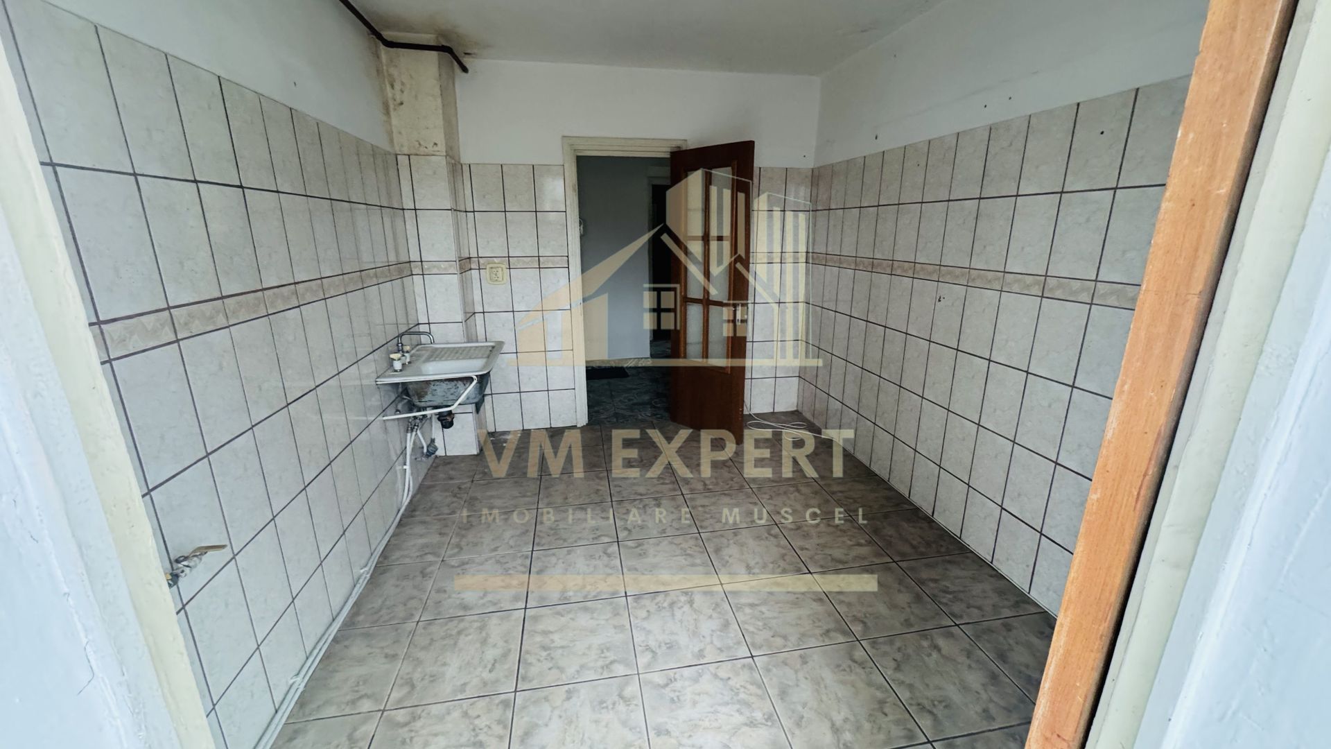 APARTAMENT 3 CAMERE ETAJ 3 CENTRU CAMPULUNG - Poză 9