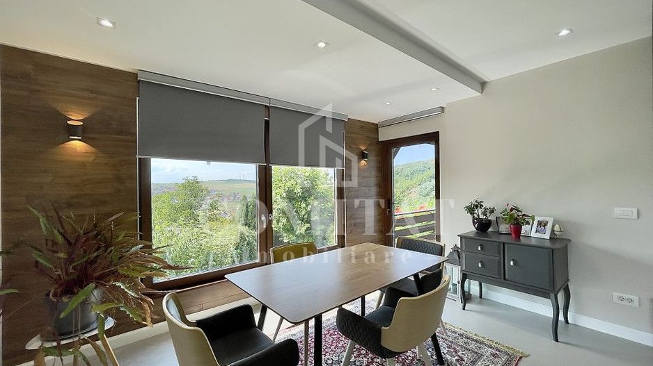 Casă cochetă cu teren generos și panoramă Chinteni - Poză 3