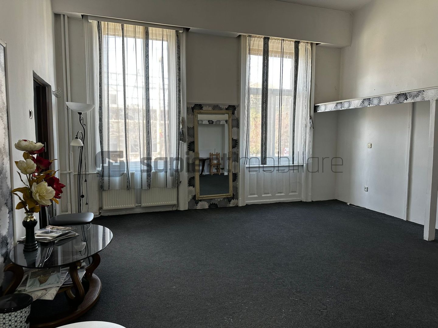 Apartament la casa cu 4 camere si acces auto, ultracentral - Poză 3