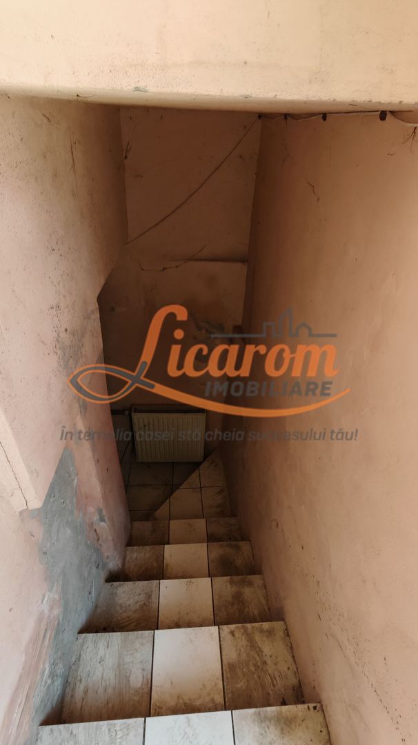 Casa cocheta Cristian zona Centrala, 2 camere,pod,beci,curte. - Poză 14