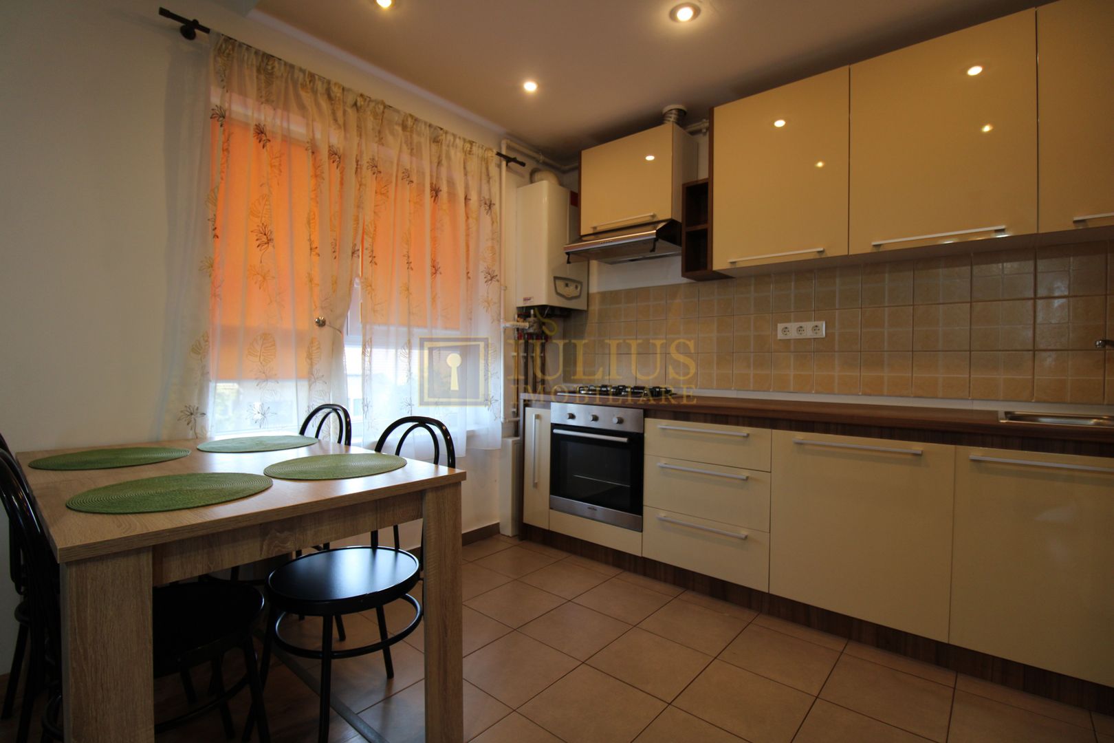 Uranus, 2 camere, centrala proprie, parcare - Poză 4