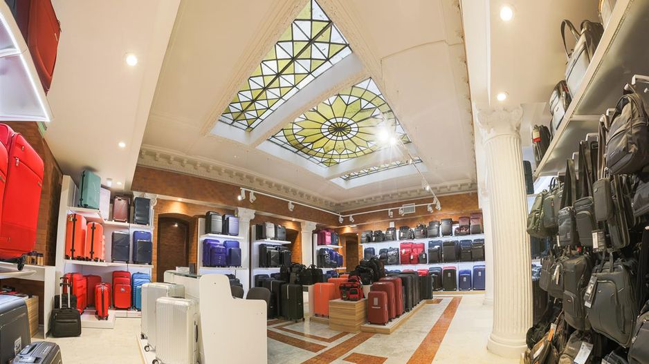 Sub mantia arhitecturala istorica a Cetatii Timisoarei, Spatiu comercial - Poză 23