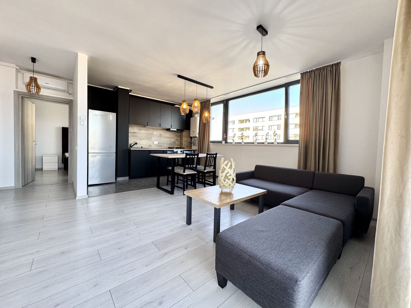 Apartament luminos cu 2 camere, balcon – zona Vox - Poză 1