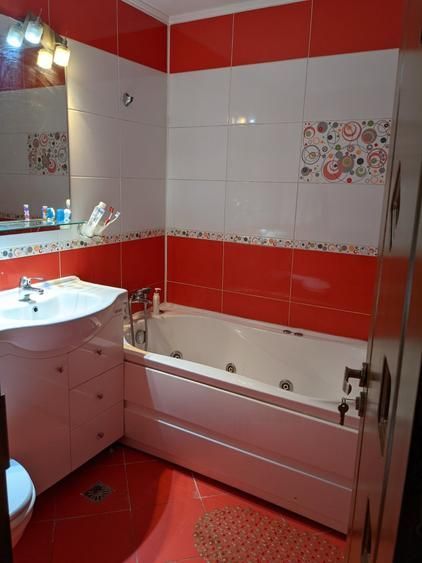 Apartament modernizat de 3 camere - locatie ultra-centrala - Poză 6