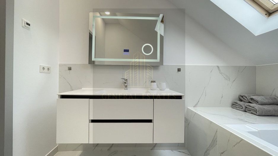 Casă cu design modern & suflet autentic – 200 m² de confort și rafinam - Poză 43