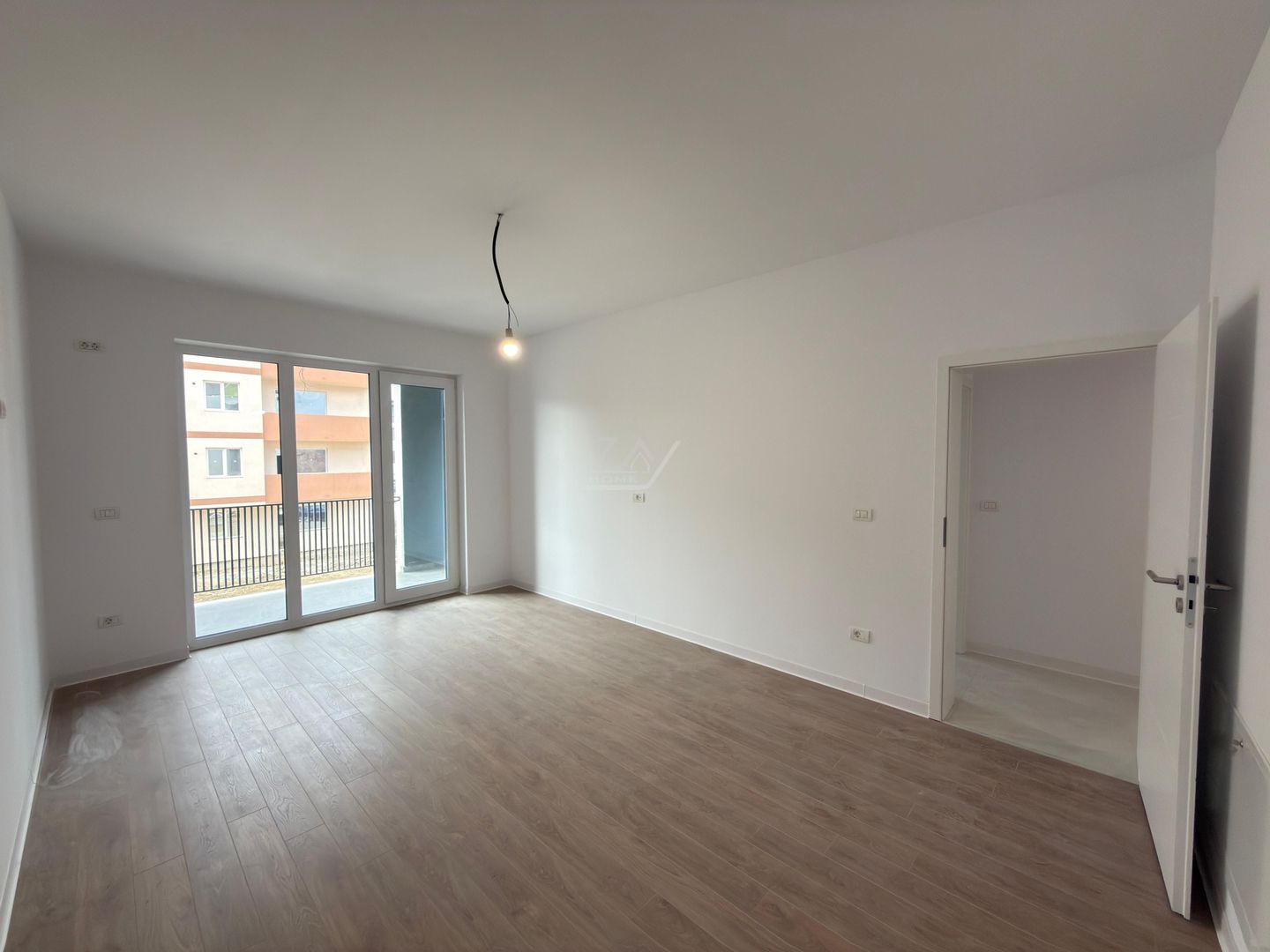 Etaj intermediar. Decomandat. Asfalt. - Poză 1