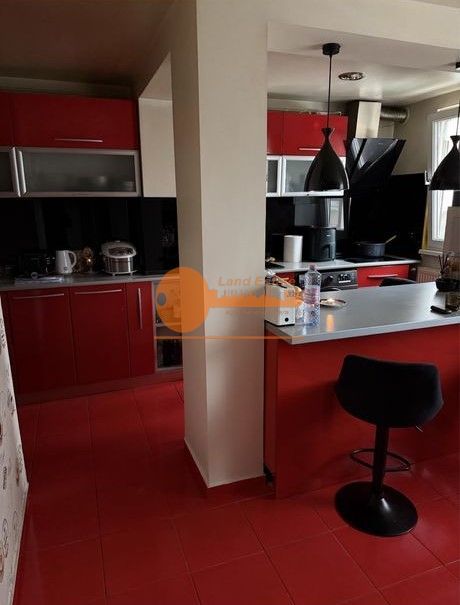 Apartament spațios în vilă | Piața Muncii | Curte proprie & garaj - Poză 4