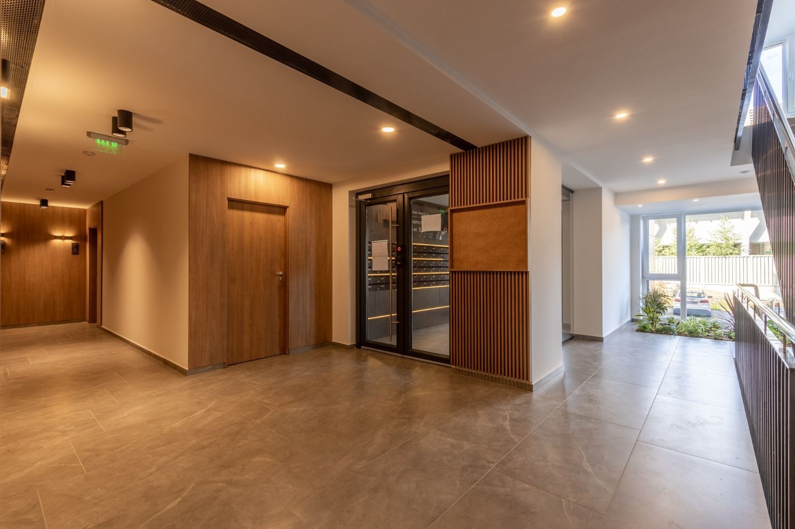 Inchiriem apartament 3 camere mobilat utilat lux cu parcare subterana - Poză 12