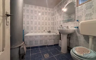 Vanzare case și anexa, teren 790 mp – ideală pentru familie -Doicesti - Poză 29