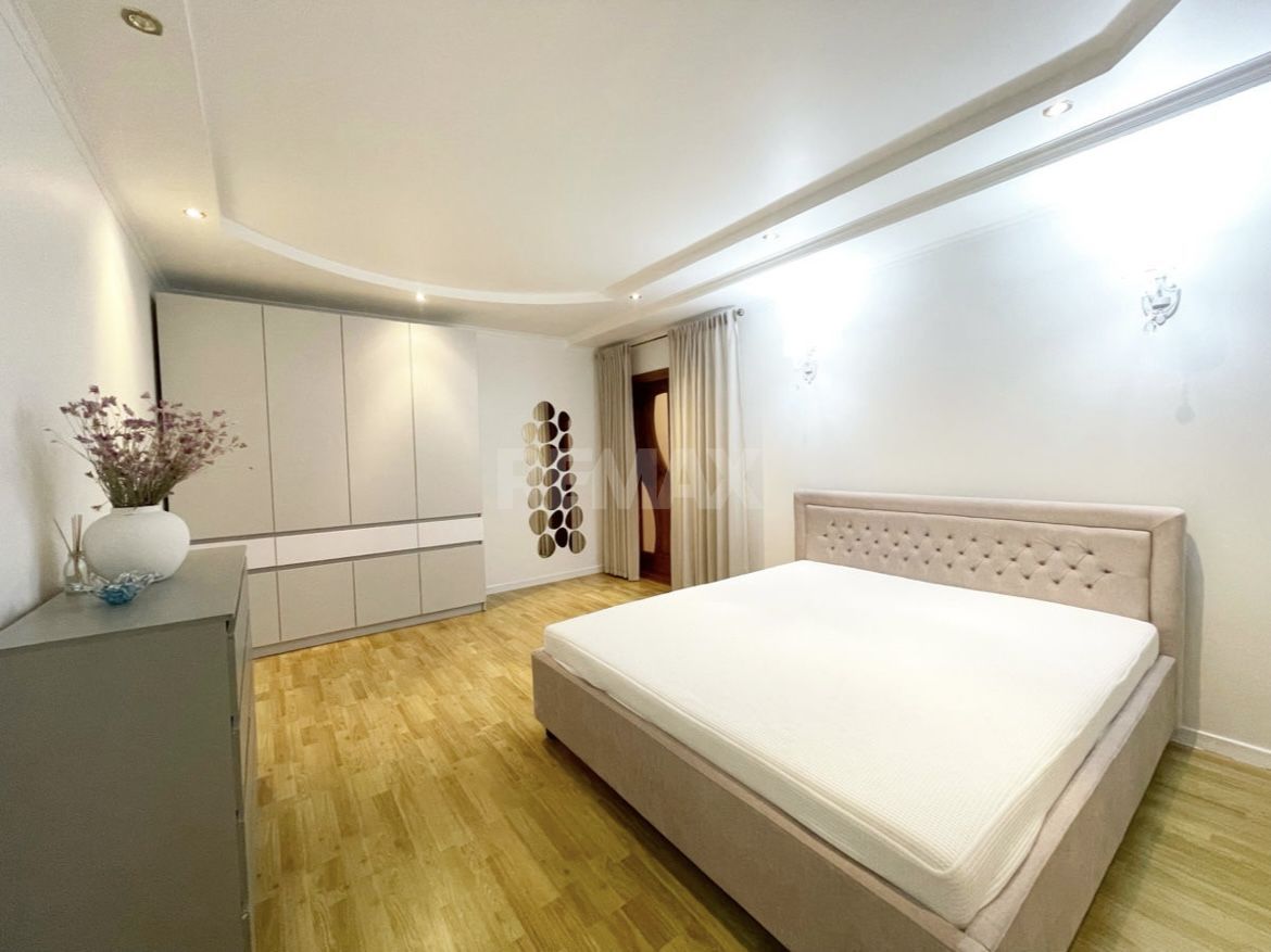 Apartament Centru! 90 m2! 2 + living! - Poză 9
