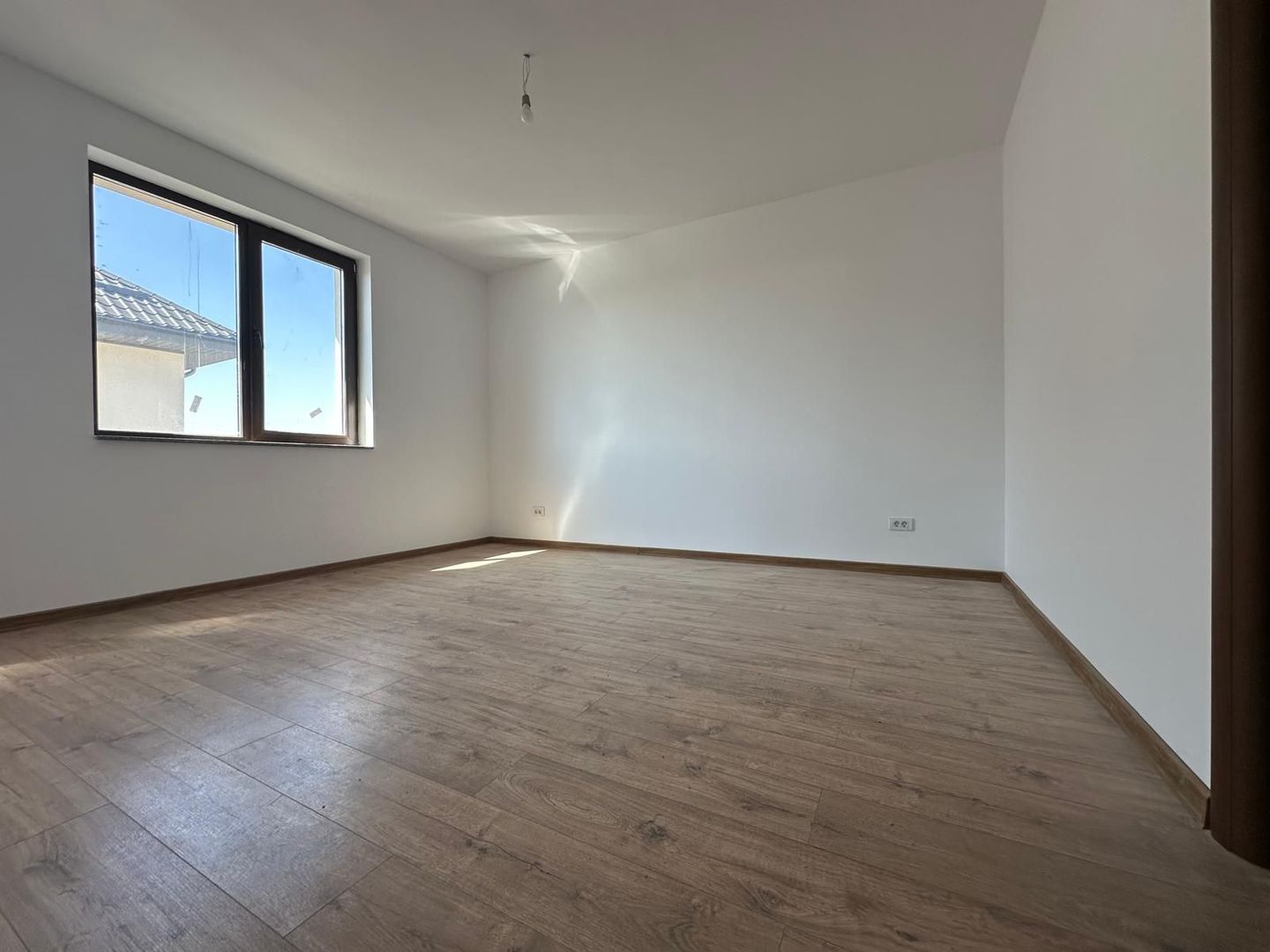 Vilă individuală P+1+M, 167 mp utili, teren 300 mp – lângă școală - Poză 8