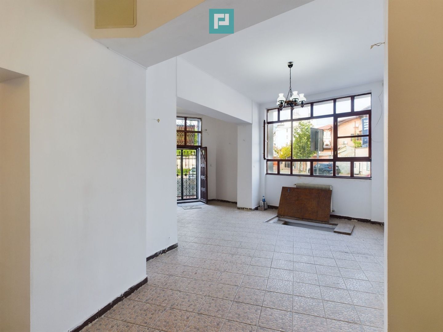 Casa individuala la 6 minute de Piata Unirii - Poză 3