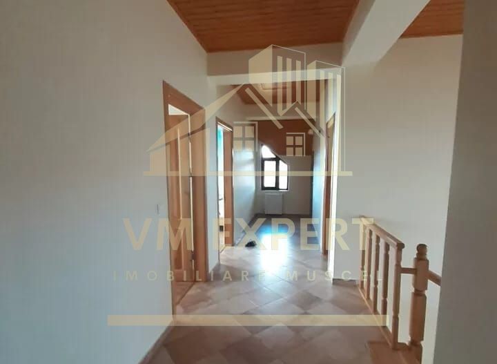 VILA DE VANZARE, CAMPULUNG, ZONA MARCUS, 150 MP, TEREN 1843 MP - Poză 14