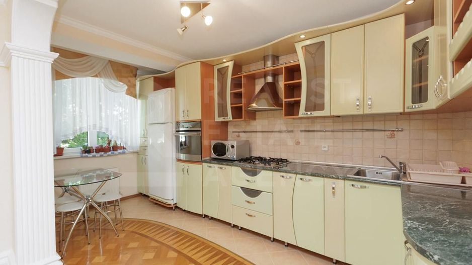 Vânzare, apartament, 3 camere, str, Vasile Lupu, Buiucani - Poză 1