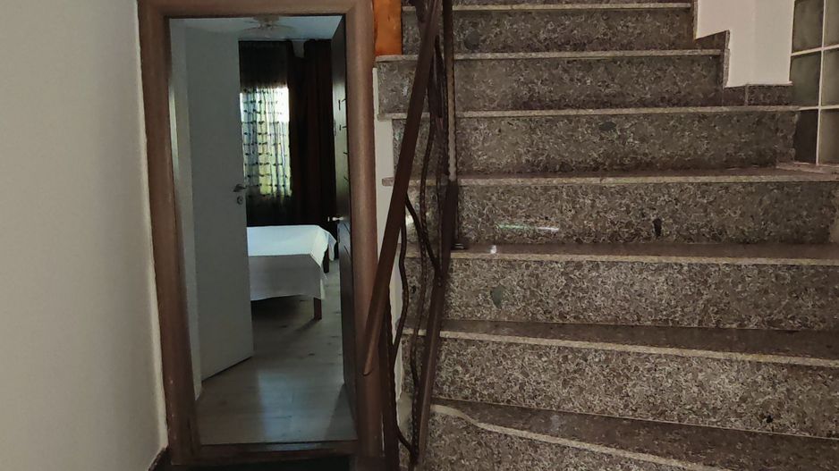 Vila cu 10 camere,pretabil compartimentare in 2 unitati separat,ASTRA. - Poză 17